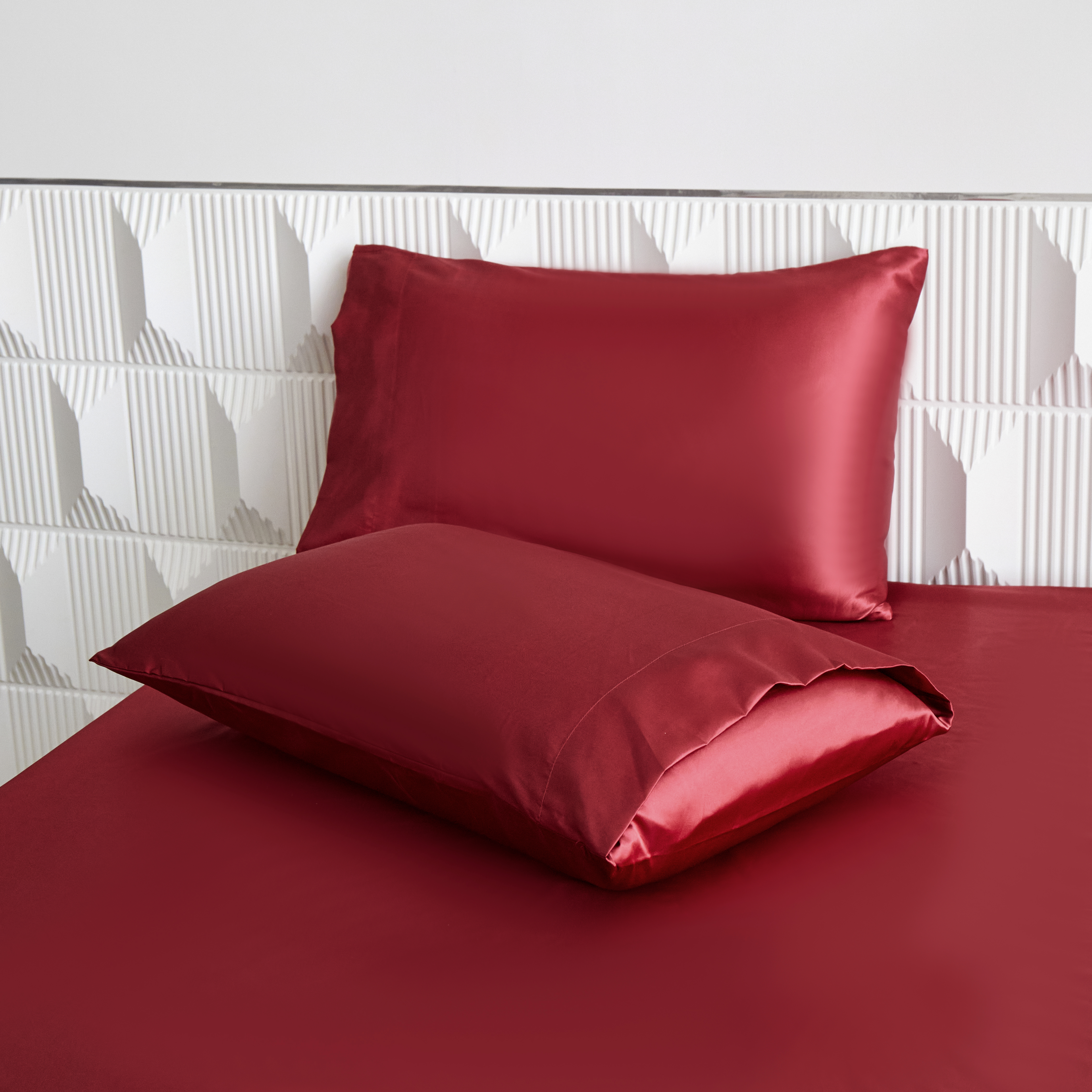 Black Smith -Ruby Red-2901 Threads Cool Ice III Pillow Case(2pcs)